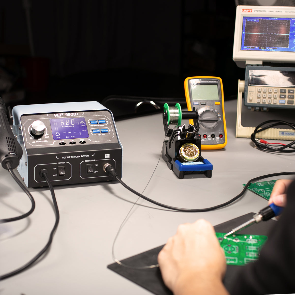 992D+ Soldering + Rework 2-in-1 Station